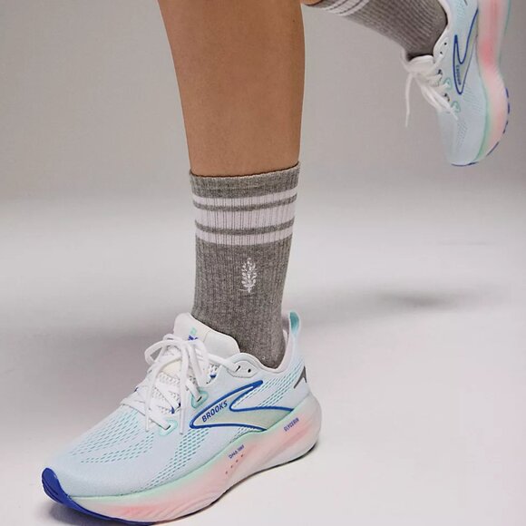 Brooks Glycerin 22 Sneakers Color: White / Limpet Shell / Amparo - Picture 2 of 5